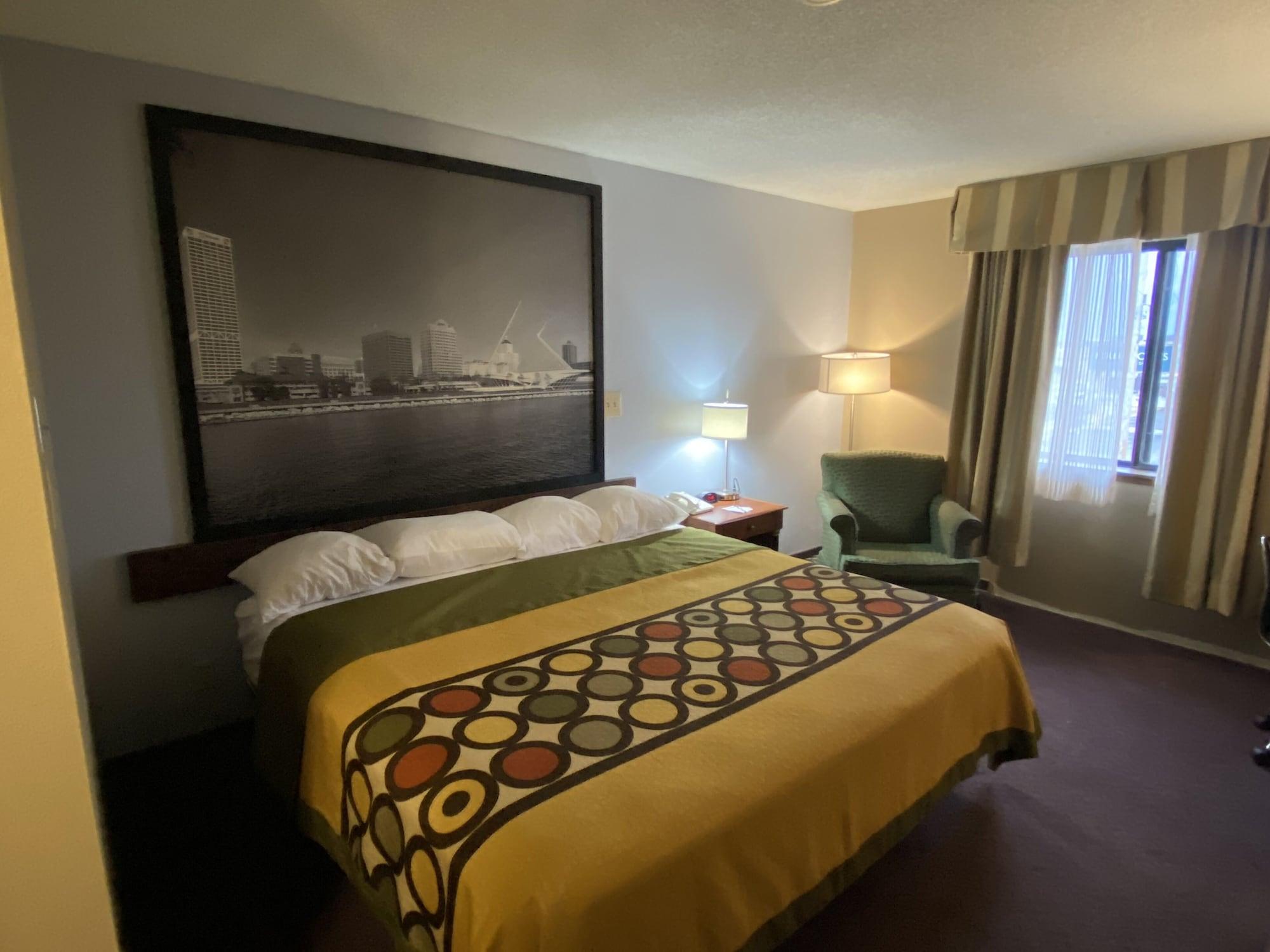 Super 8 By Wyndham Milwaukee Airport Hotel Bagian luar foto
