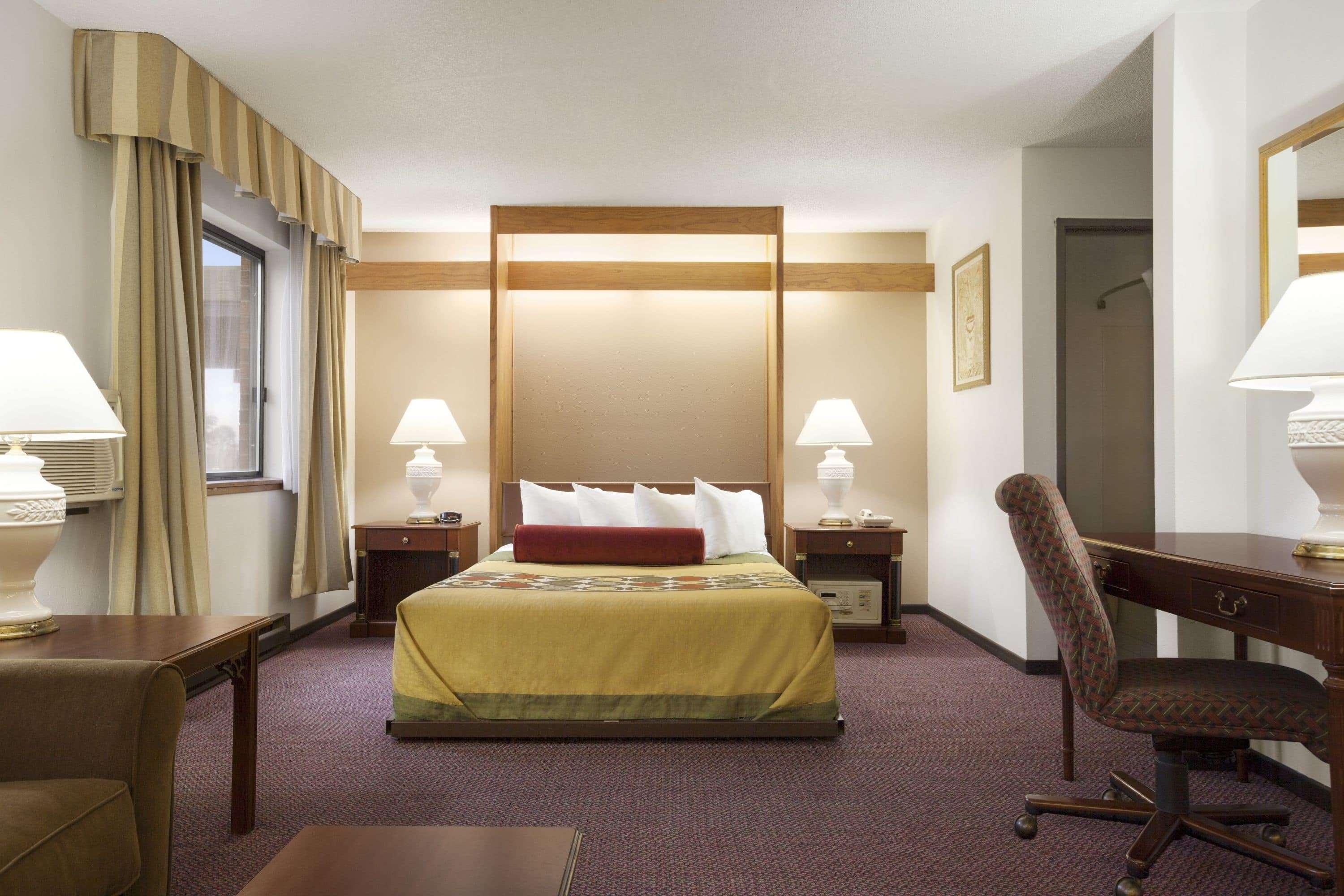 Super 8 By Wyndham Milwaukee Airport Hotel Bagian luar foto
