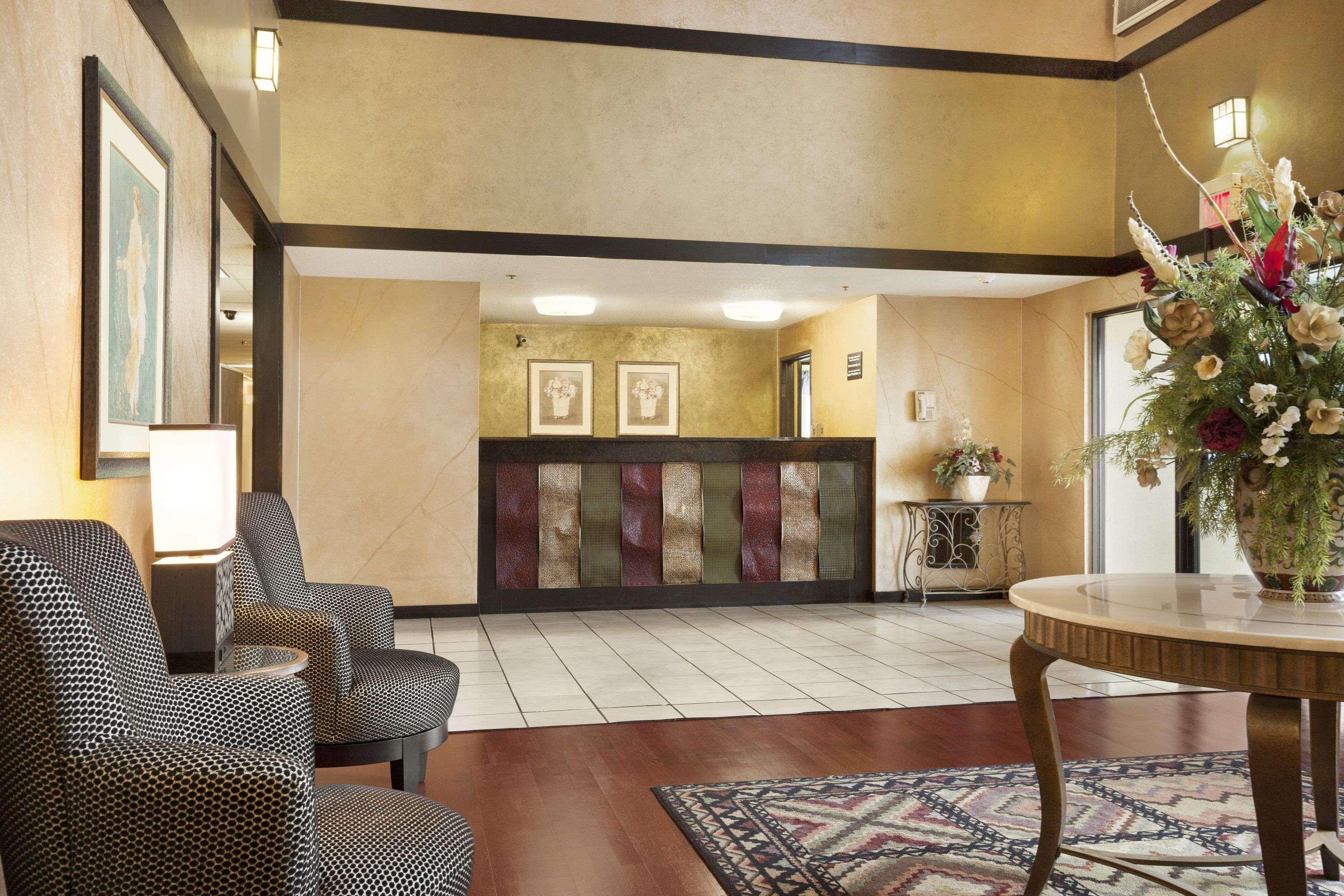 Super 8 By Wyndham Milwaukee Airport Hotel Bagian luar foto