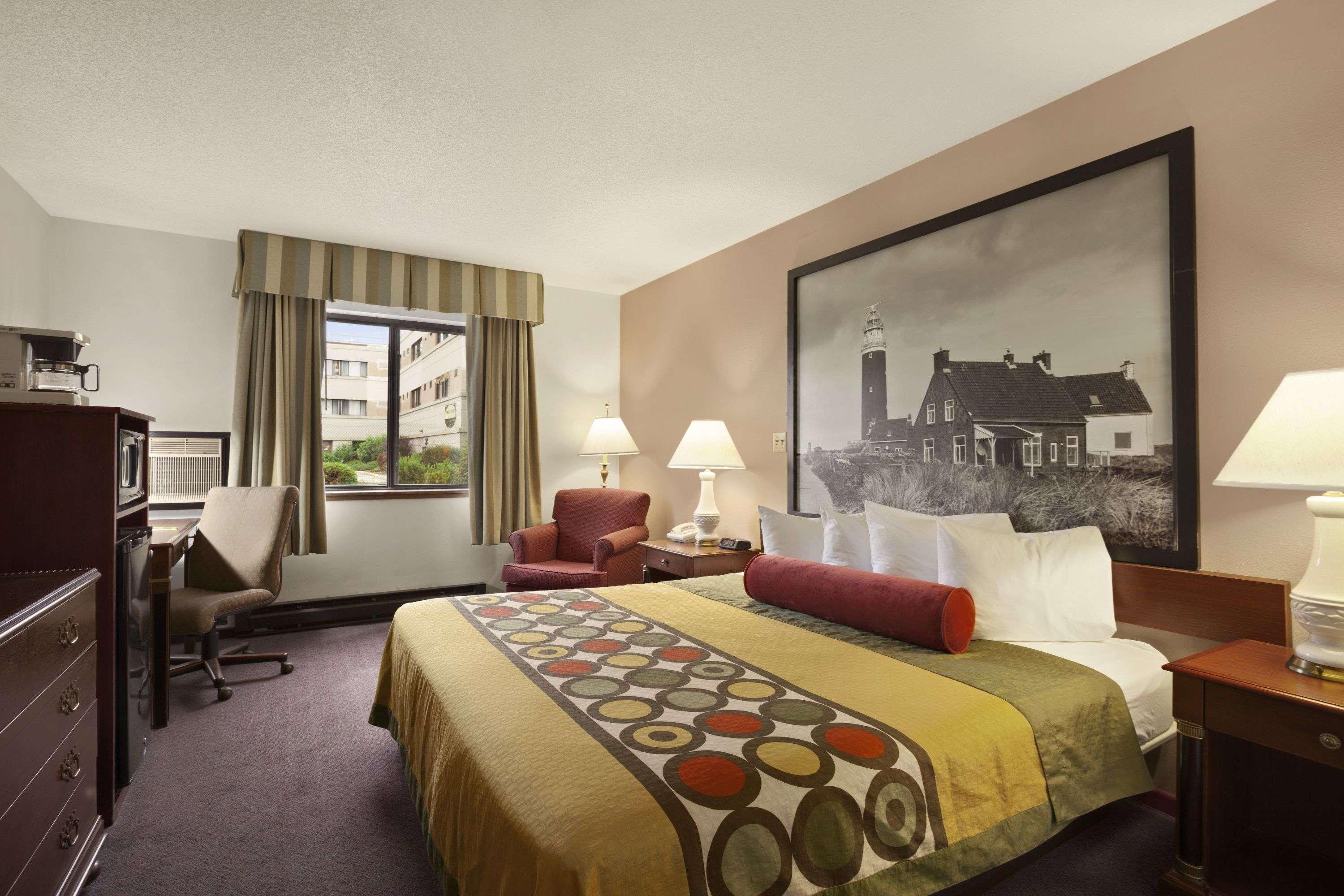 Super 8 By Wyndham Milwaukee Airport Hotel Bagian luar foto