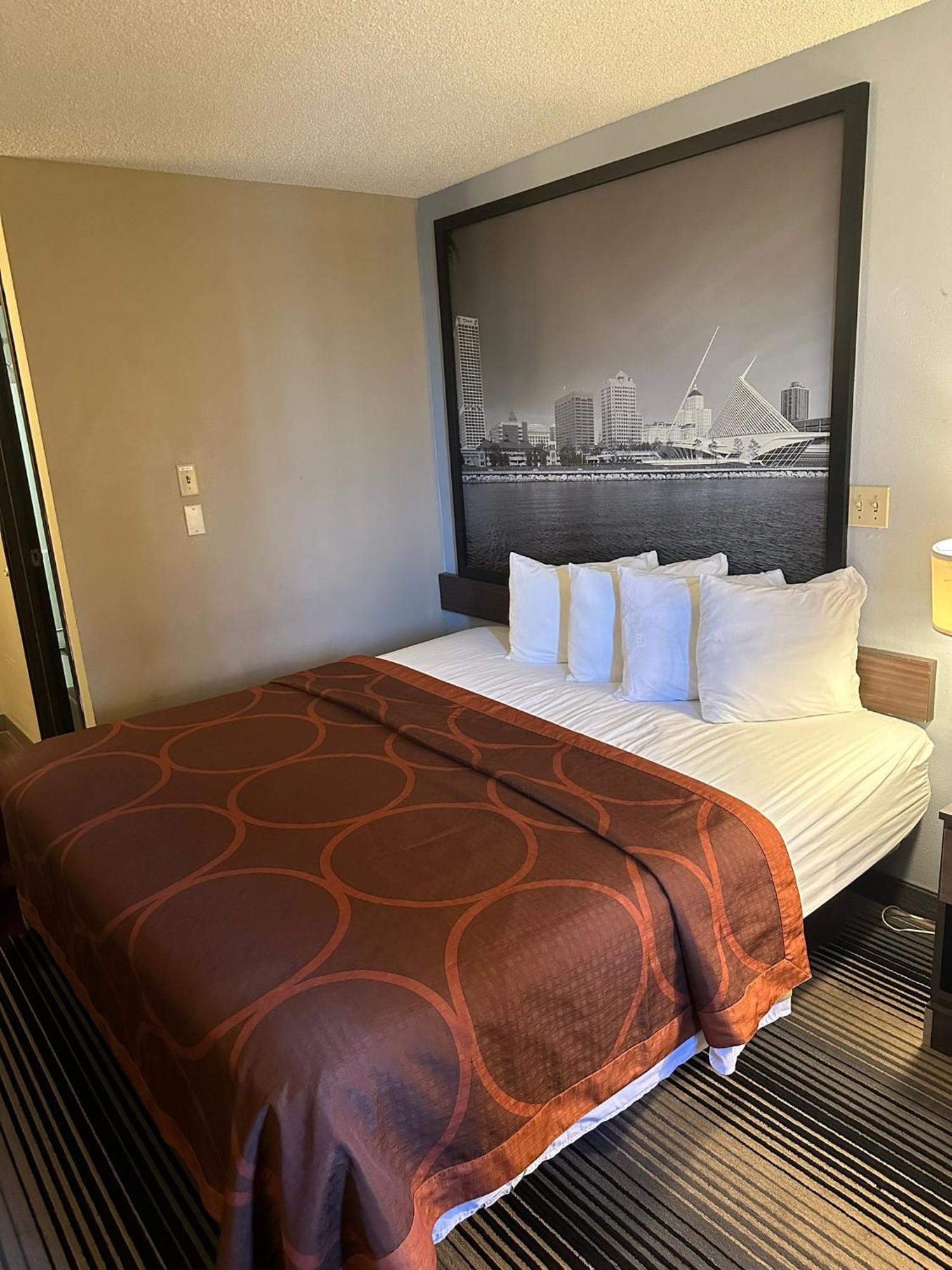 Super 8 By Wyndham Milwaukee Airport Hotel Bagian luar foto