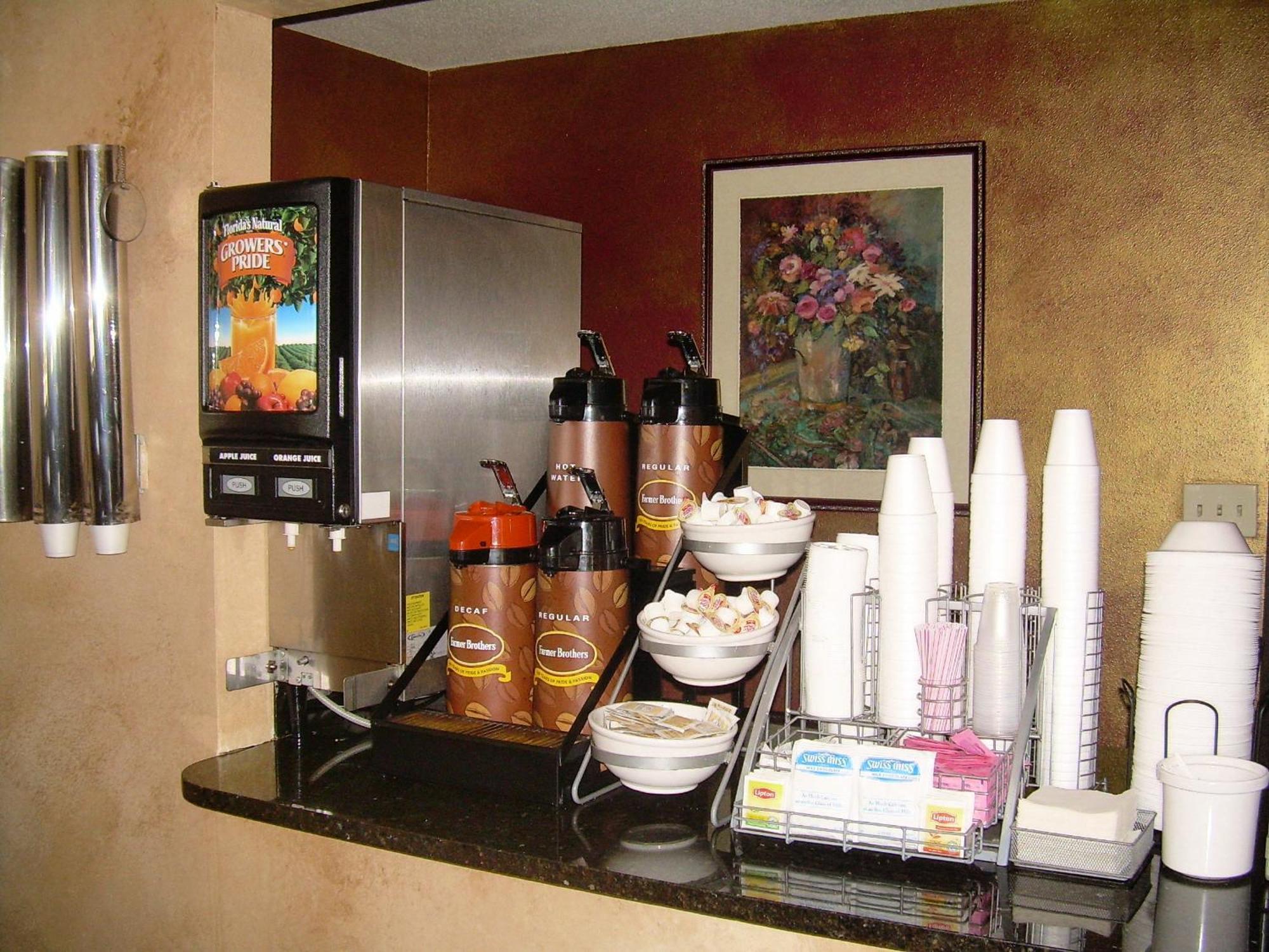 Super 8 By Wyndham Milwaukee Airport Hotel Bagian luar foto