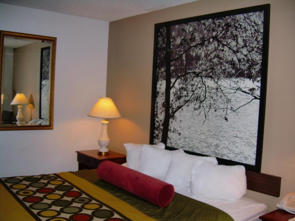 Super 8 By Wyndham Milwaukee Airport Hotel Ruang foto