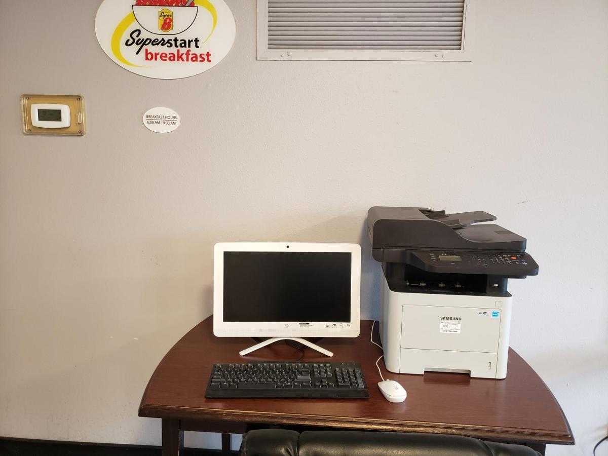 Super 8 By Wyndham Milwaukee Airport Hotel Bagian luar foto