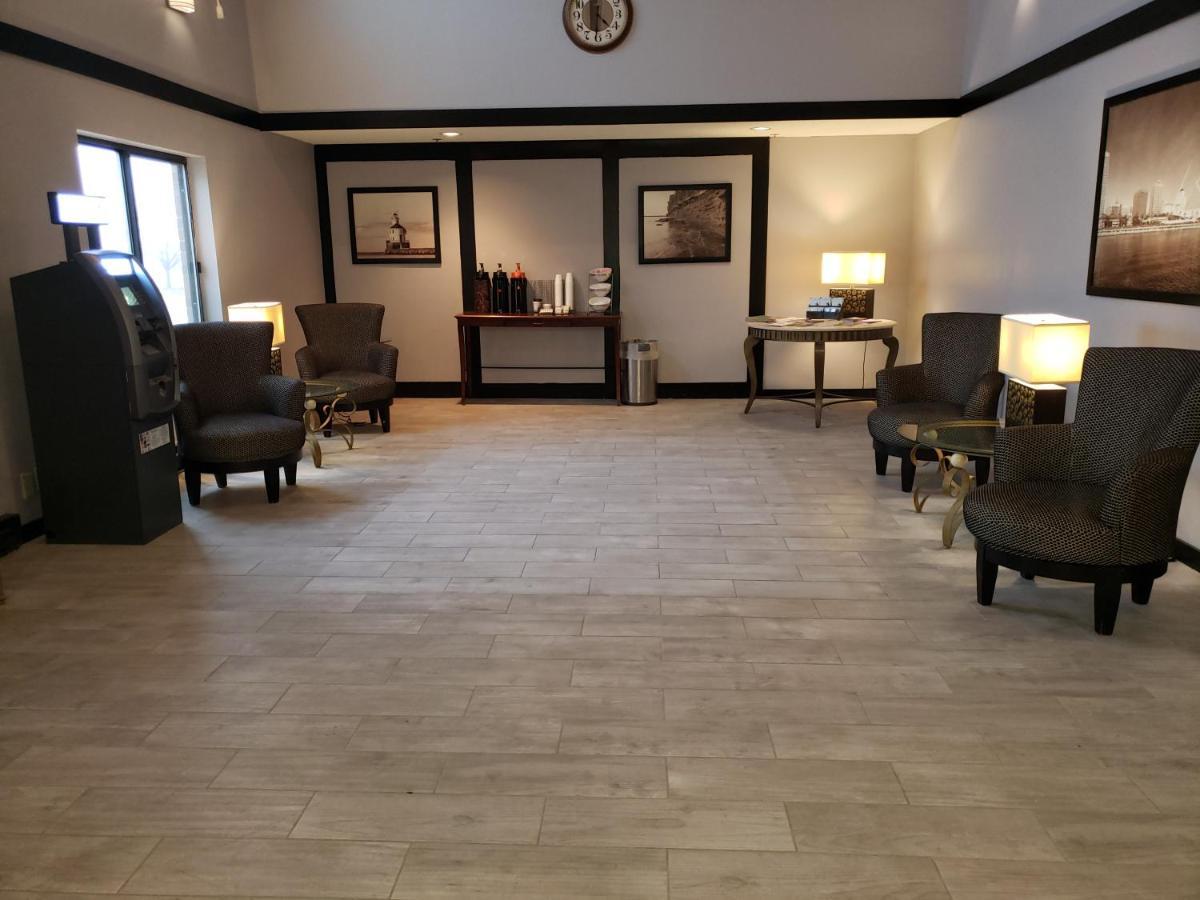 Super 8 By Wyndham Milwaukee Airport Hotel Bagian luar foto